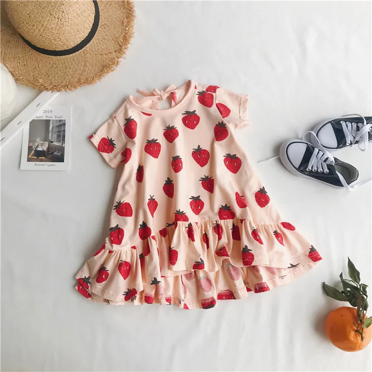 Милое платье для маленьких девочек с рисунком клубники короткими рукавами