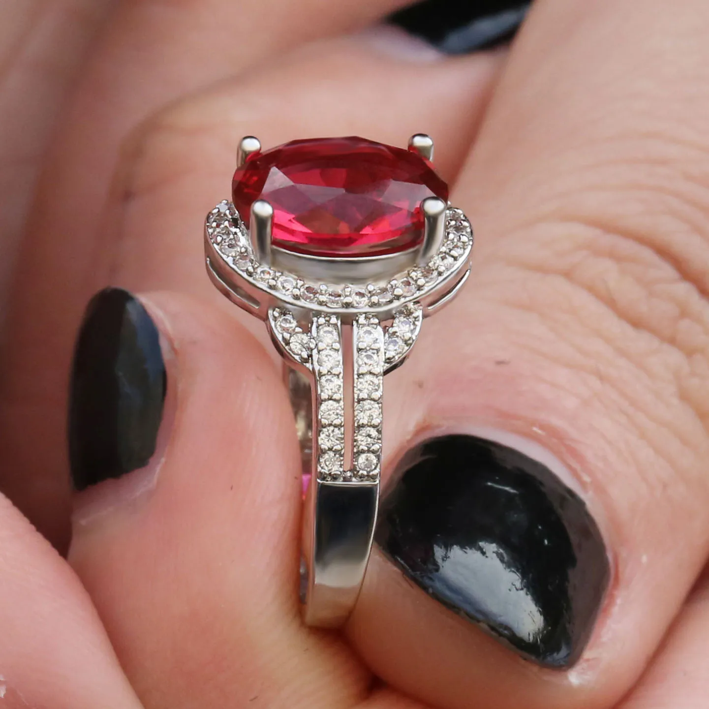 

Huitan Luxury Wedding Anniversary Ring with Halo Oval Shape Cubic Zirconia Prong Setting Women's Fashion Jewelry Rings for Women