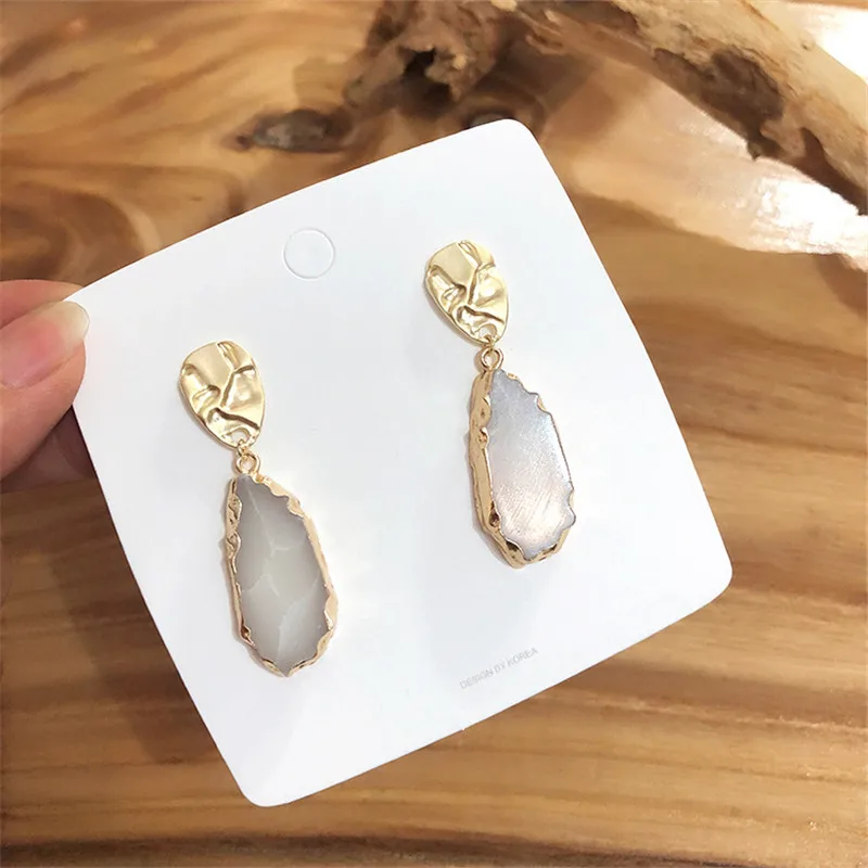 Женские серьги с овальным металлическим неровным мраморным камнем Ears high