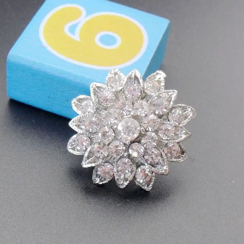 Маленькая брошь блестящая красивая прозрачная Хрустальная в форме цветка из