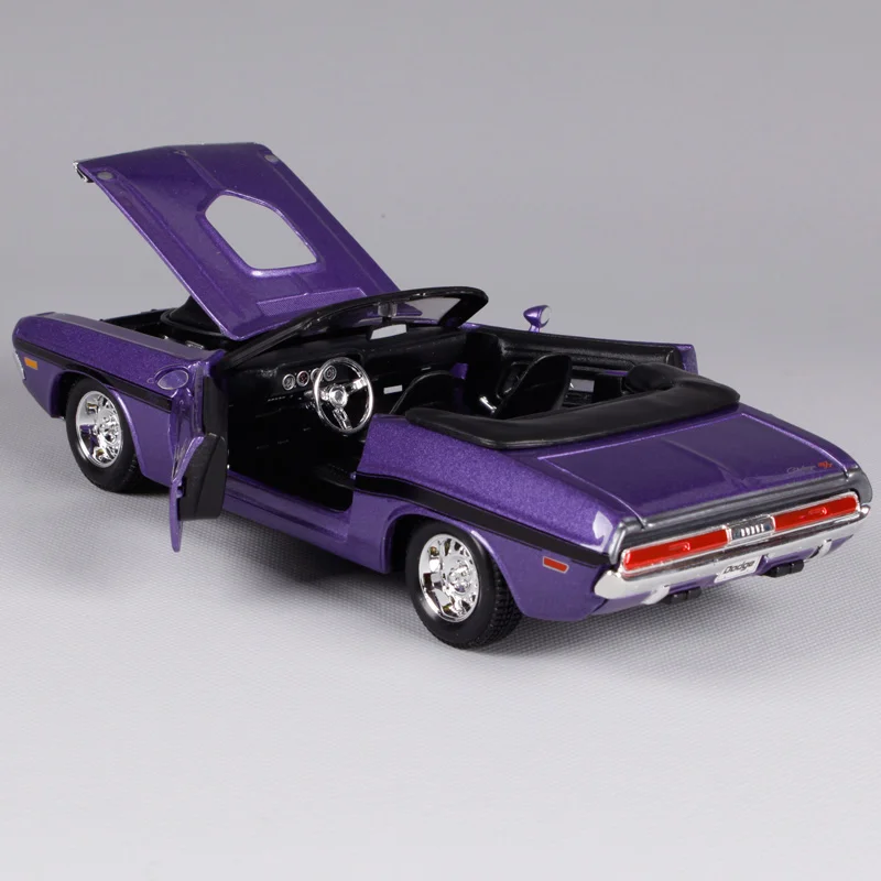 Maisto 1:24 1970 Challenger R/T convertible car diecast for Dodge vintage purple model motorcar collecting fans 31264 |
