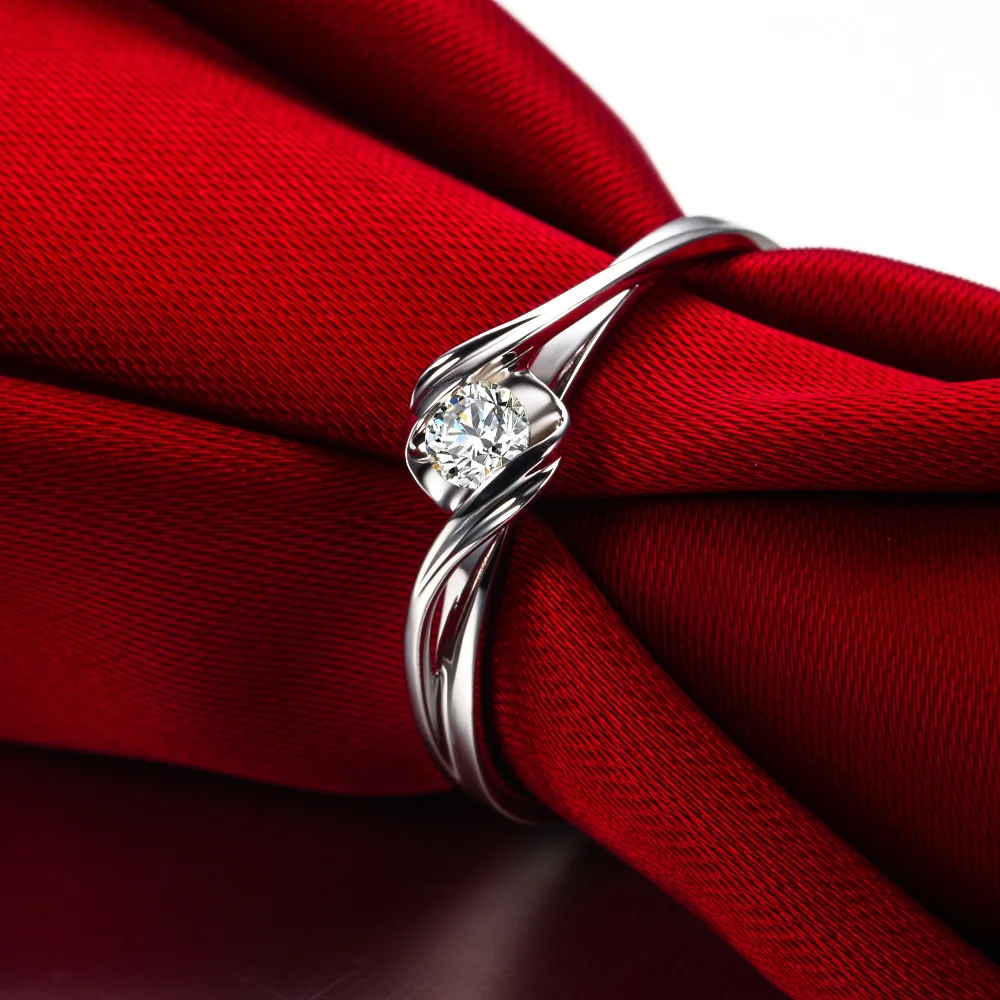Кольцо обручальное круглое из белого золота 18 К с бриллиантами 0 08 карат|engagement