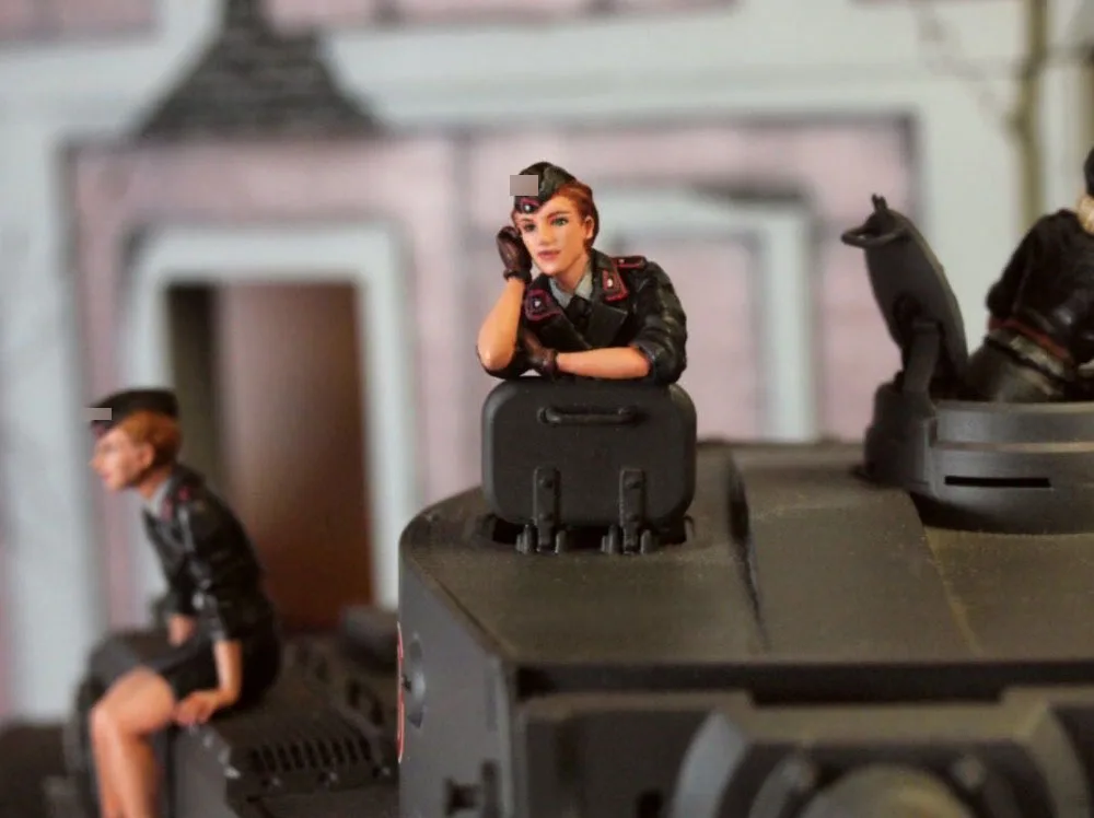 1/35 Смола Наборы Пособия по немецкому языку Женский Танк солдат 4 шт./компл.(без бака