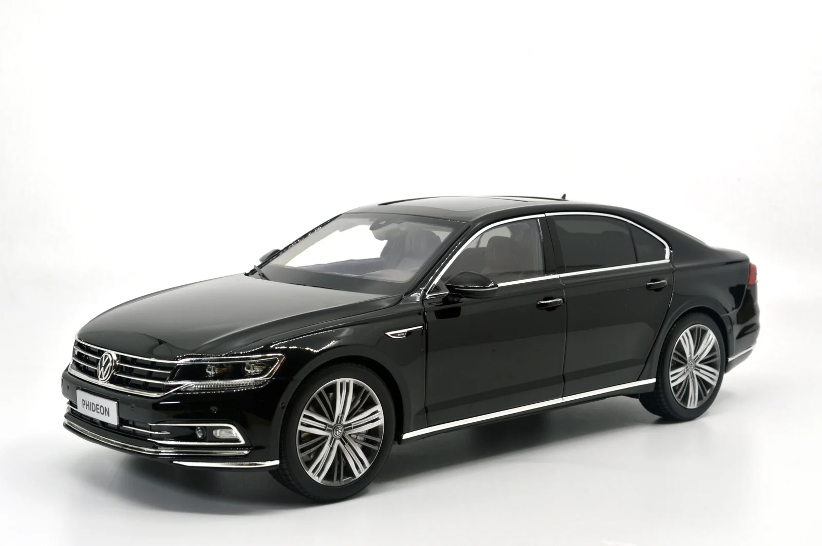 Paudi модель 1/18 1:18 Масштаб Volkswagen Phideon черная литая модель автомобиля Игрушечная модель автомобиля открываются двери