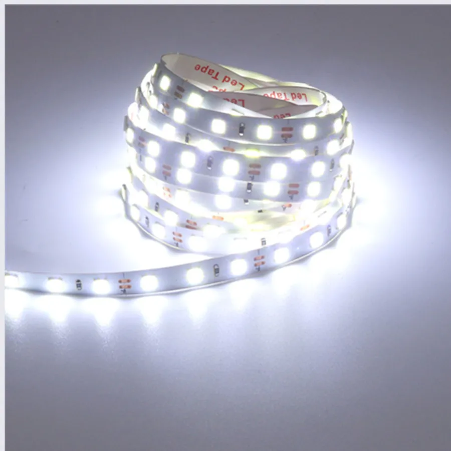 Светодиодная лента 5054 SMD не являющаяся водонепроницаемой 60 светодиодов/м 12 В