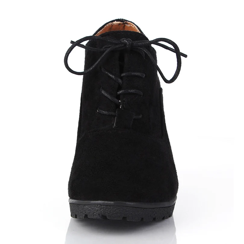 Женские ботильоны из флока ботинки на танкетке высоком каблуке со шнуровкой