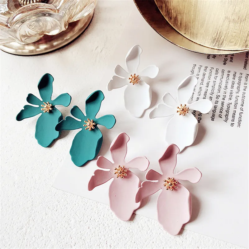 Корейские милые серьги-гвоздики Daisy Flower Petal маленькие нестандартные для женщин и