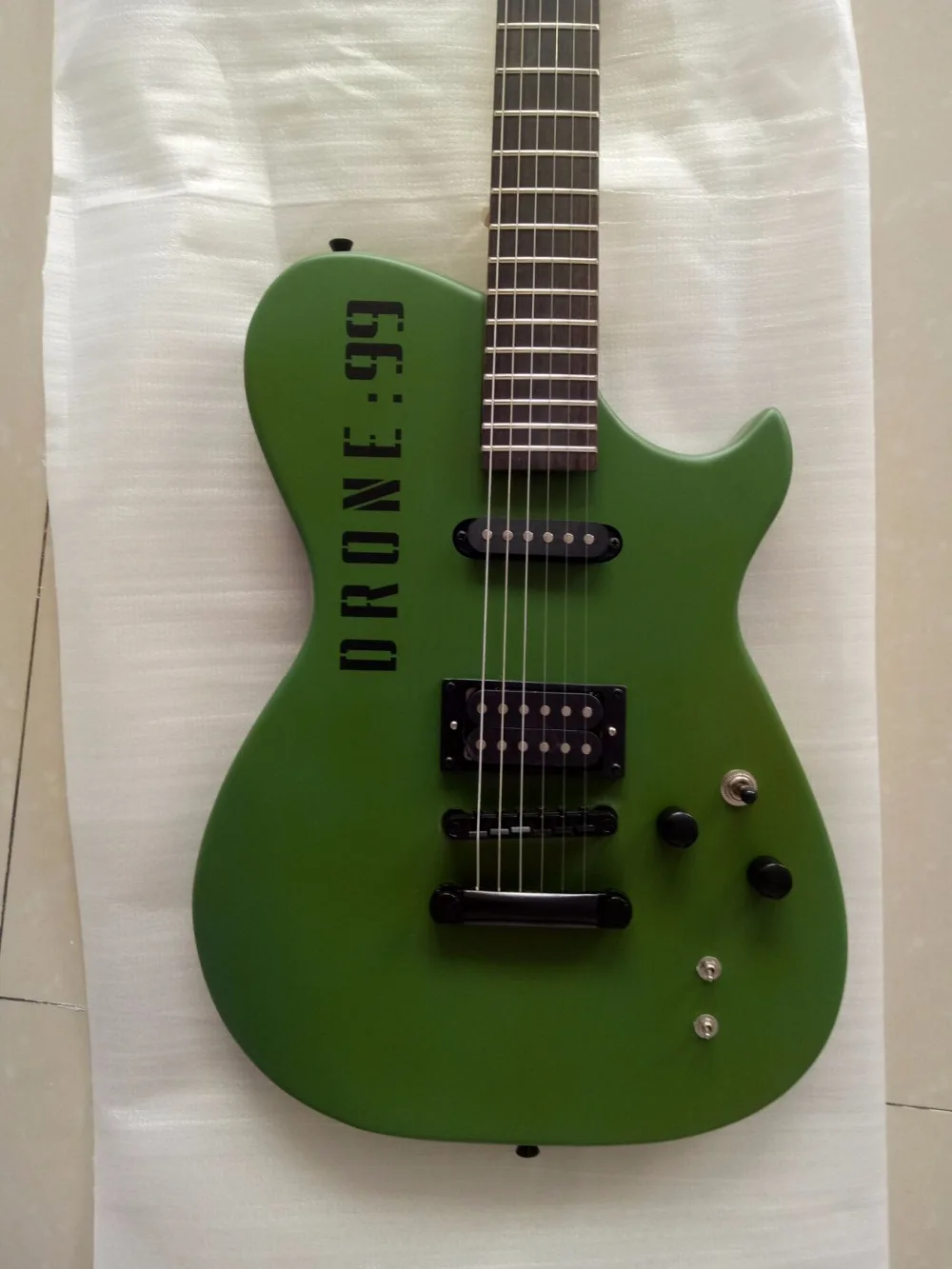 Хорошее качество Новый Manson MB DR 1 Matthew Bellamy Signature Drone гитарные номера издание MUSE