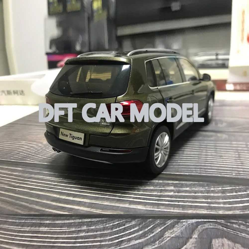 Литой 1:18 игрушечный спортивный автомобиль модель TIGUAN 2013 детских игрушечных автомобилей оригинальные авторизованные подлинные детские игрушки