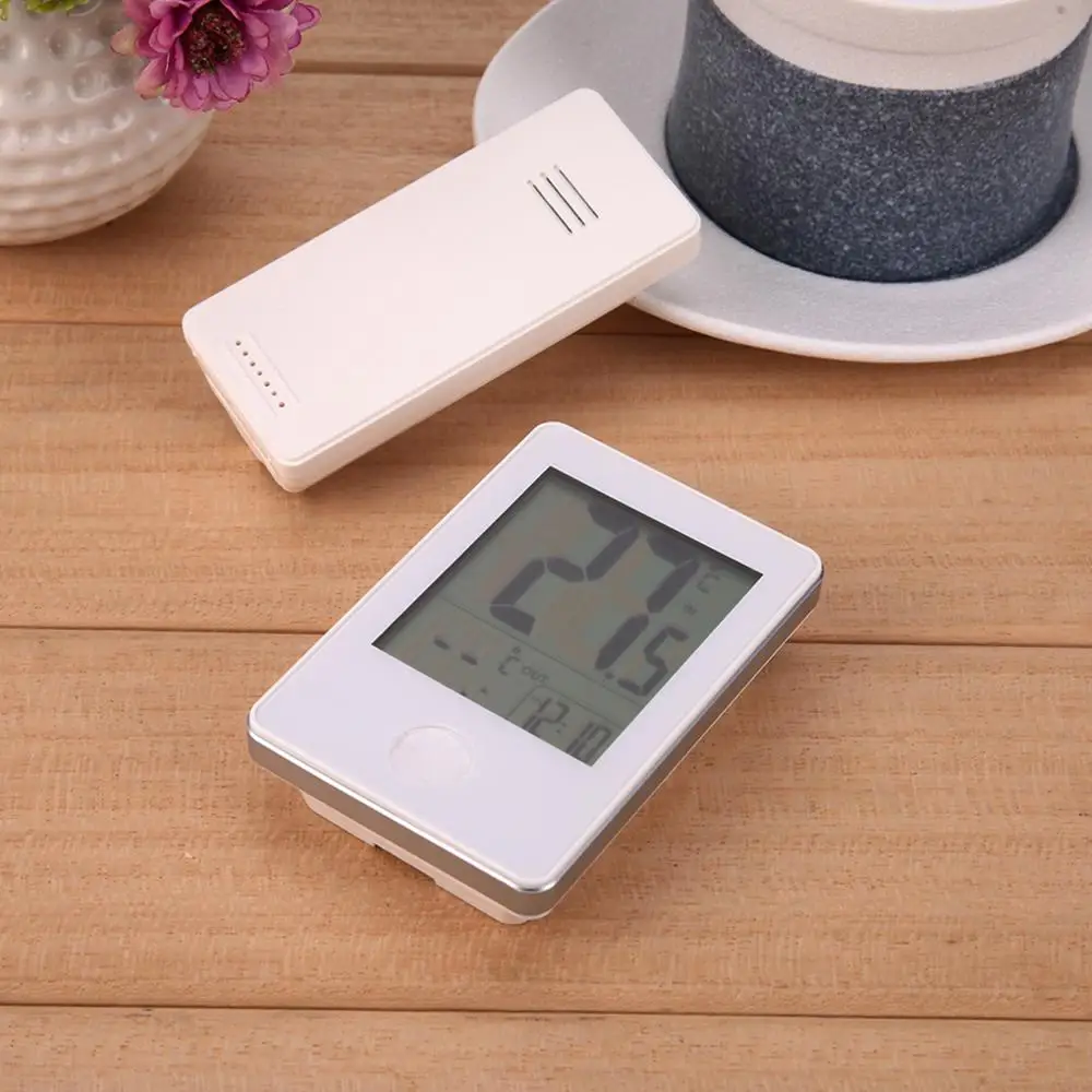 Экран обеспечивает вам время дату будний день температуру и влажность в помещении на открытом воздухе фазу