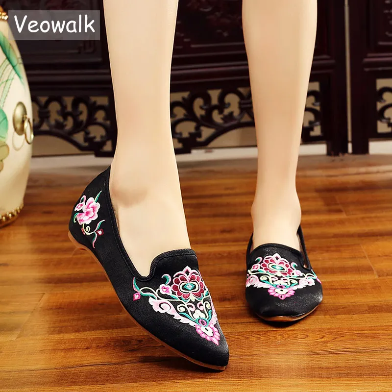 Женские балетки на плоской подошве Veowalk винтажные с вышивкой острым носком