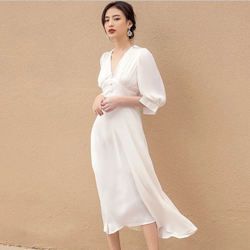 Платье женское весеннее сексуальное без бретелек с глубоким треугольным вырезом