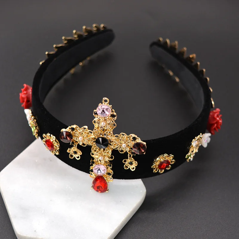 Женская повязка на голову с драгоценными камнями и жемчугом |