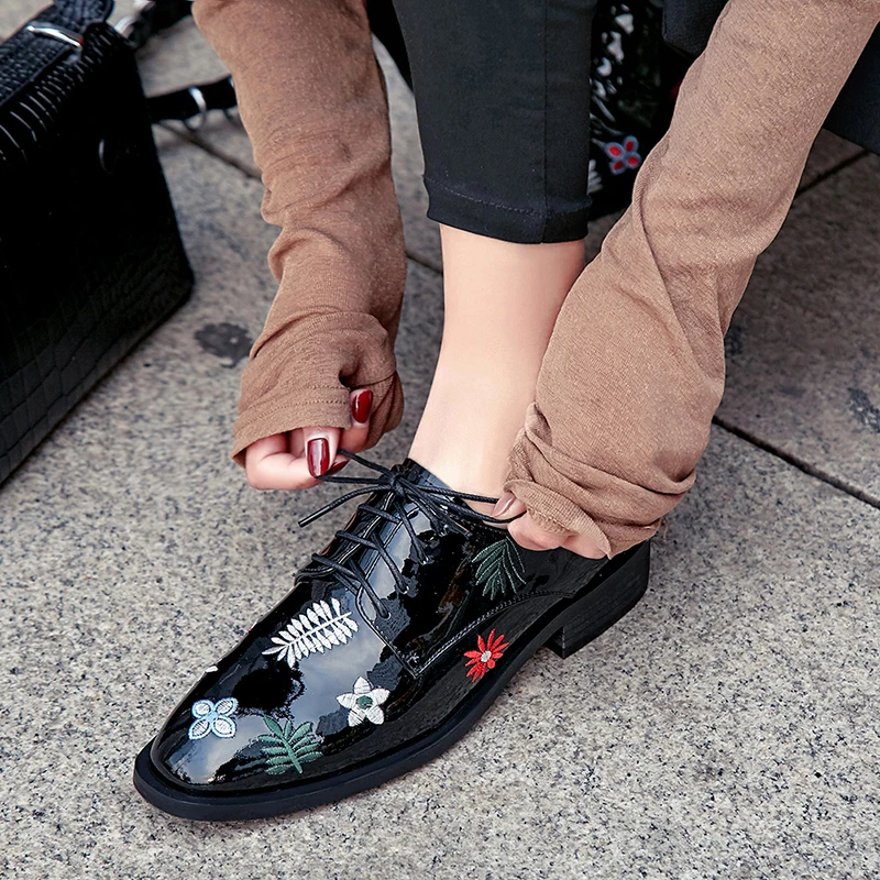 

ISNOM Spring Patent Leather Pumps Women Square Toe Lace Up Footwear Fashion Casual Embroider Shoes Female Low Heels Shoes Woman