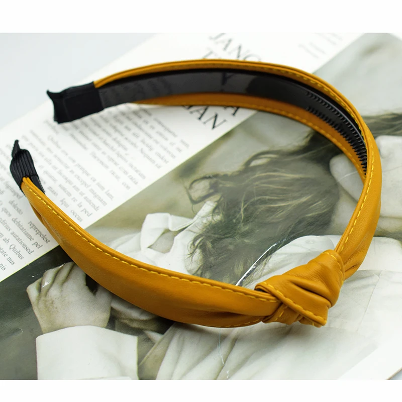 Пояснительная записка: PU Leather Autumn Winter Hairband Knot Headbands for Women Hair Accessories Girls Hoop Female New Fashion Headwear Gifts onПУ Кожа Осень Зима Ободок с узлом для волос для женщин Аксессуары для волос Девочки Обруч Женские Новая мода 