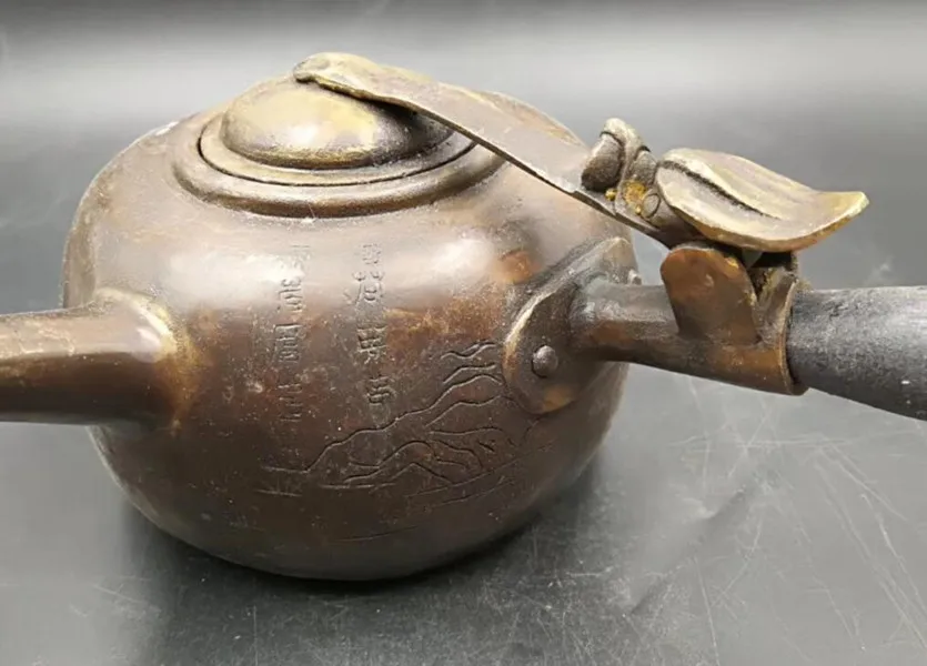 

Chinese antique brass Old-fashioned folk teapot furnishing articles
