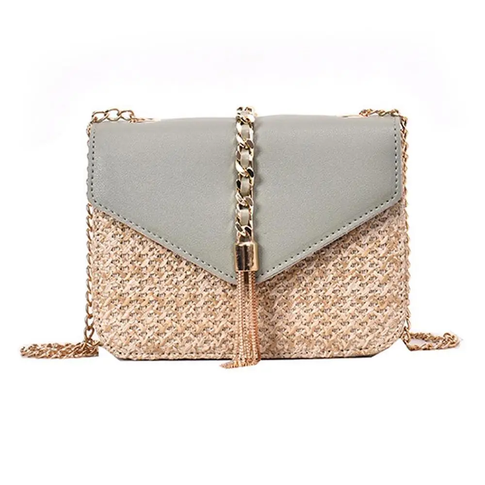 Модная женская сумка соломенная плетеная на плечо с кисточками маленькая