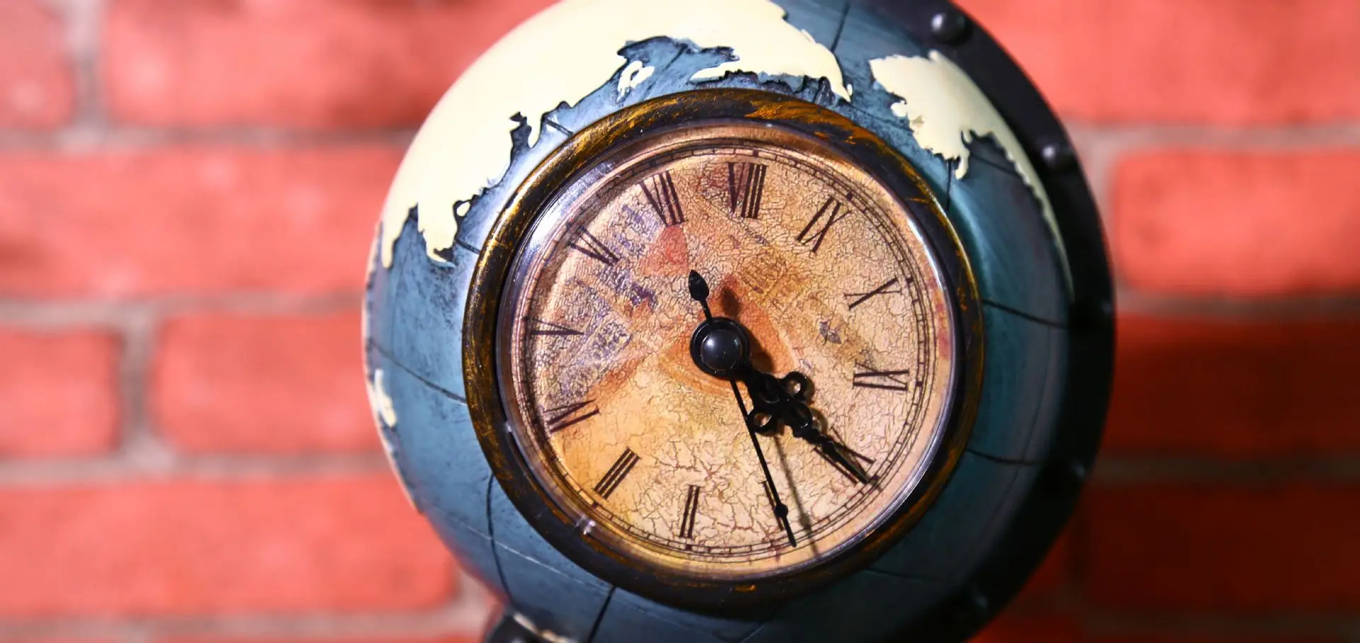 Винтажные настольные часы в стиле ретро винтажные из смолы 23*12*11 см|vintage table clock|table