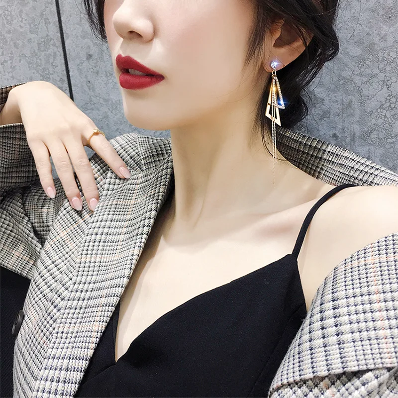 Женские Геометрические длинные серьги золотистого цвета с треугольными