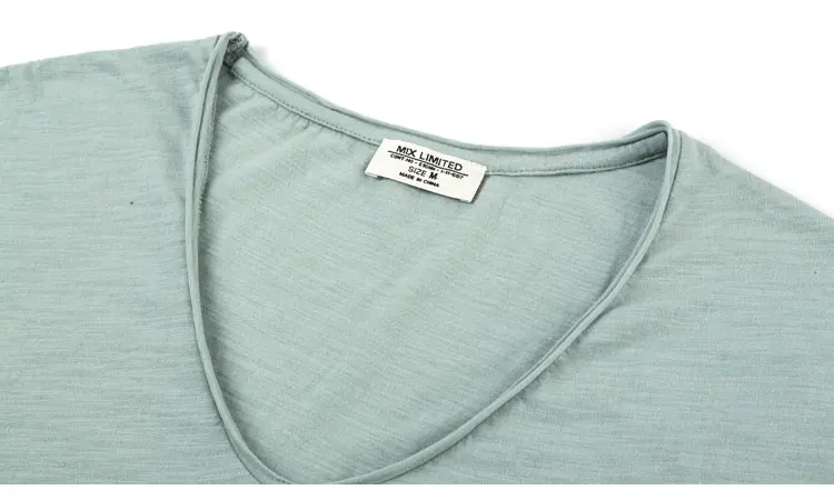 Майка мужская хлопковая с v образным вырезом повседневная однотонная тенниска