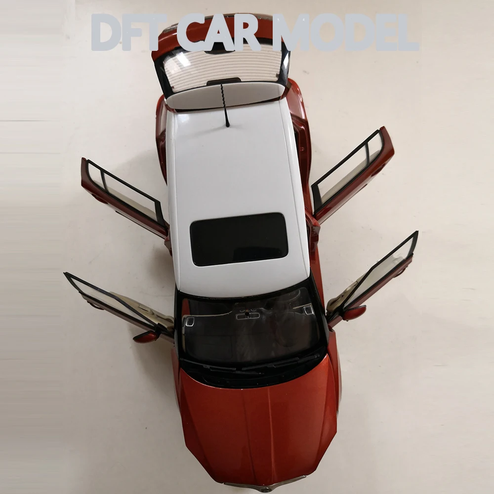 Новинка 1:18 литой автомобиль FABIA из сплава игрушки для детей рождественские
