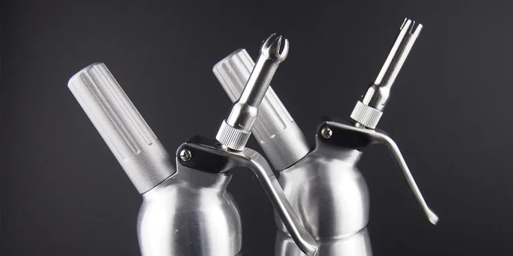 Бесплатная доставка профессиональный алюминиевый дозатор для взбитых сливок +