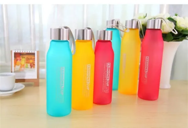 Портативная бутылка для воды 600 мл 800 пластиковая дешевая спортивная креативная