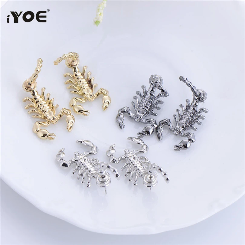 Серьги гвоздики IYOE золотого и серебряного цвета в виде черного скорпиона 3D