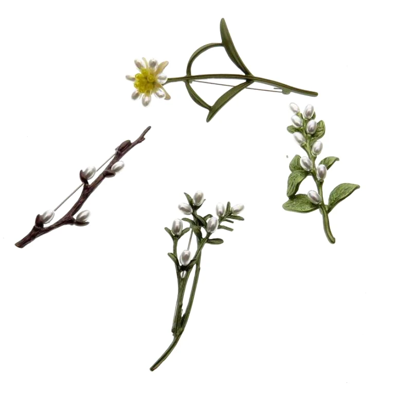 Брошь «Винтажная зелень» с имитацией жемчуга гвоздики, персикового цвета сакуры, брокколи, бамбука, одуванчика, ванильного цветка, апельсинового цветка.