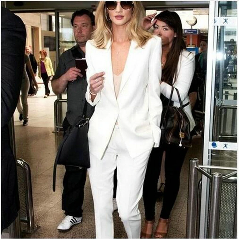 Женский брючный костюм белый деловой из 2 х предметов пиджак и брюки