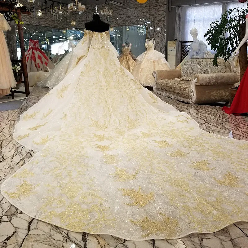 Свадебное платье принцессы расшитое бисером с длинными рукавами открытыми