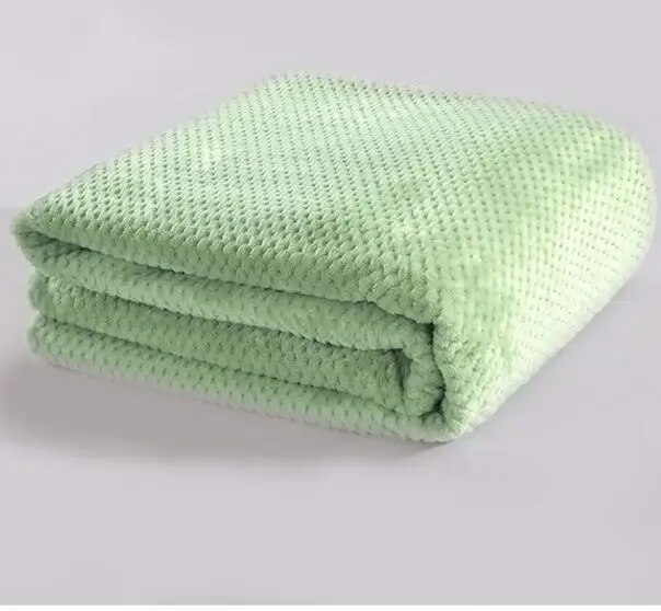 Серо розовое детское одеяло вязаное крючком для новорожденных