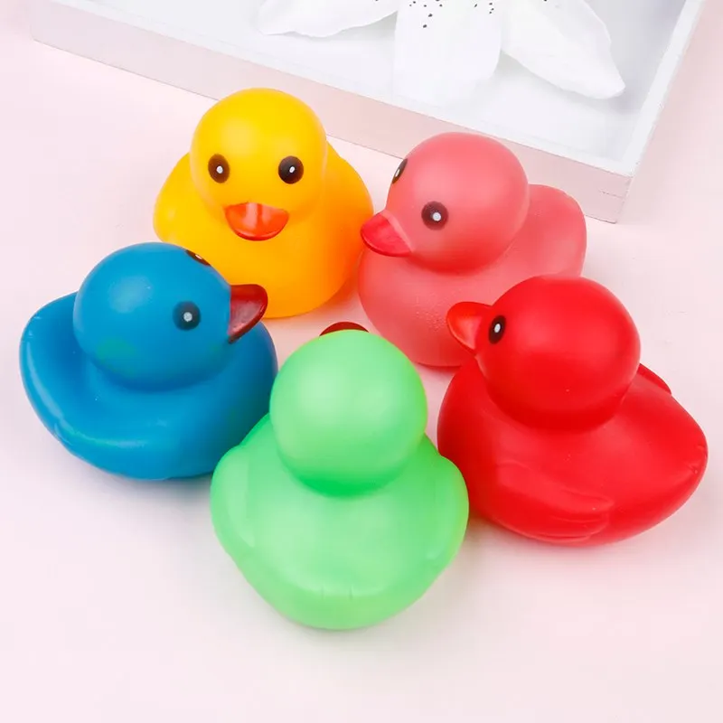 5 шт. Kawaii Мини красочные резиновые поплавок скрипучий звук утка детская игрушка