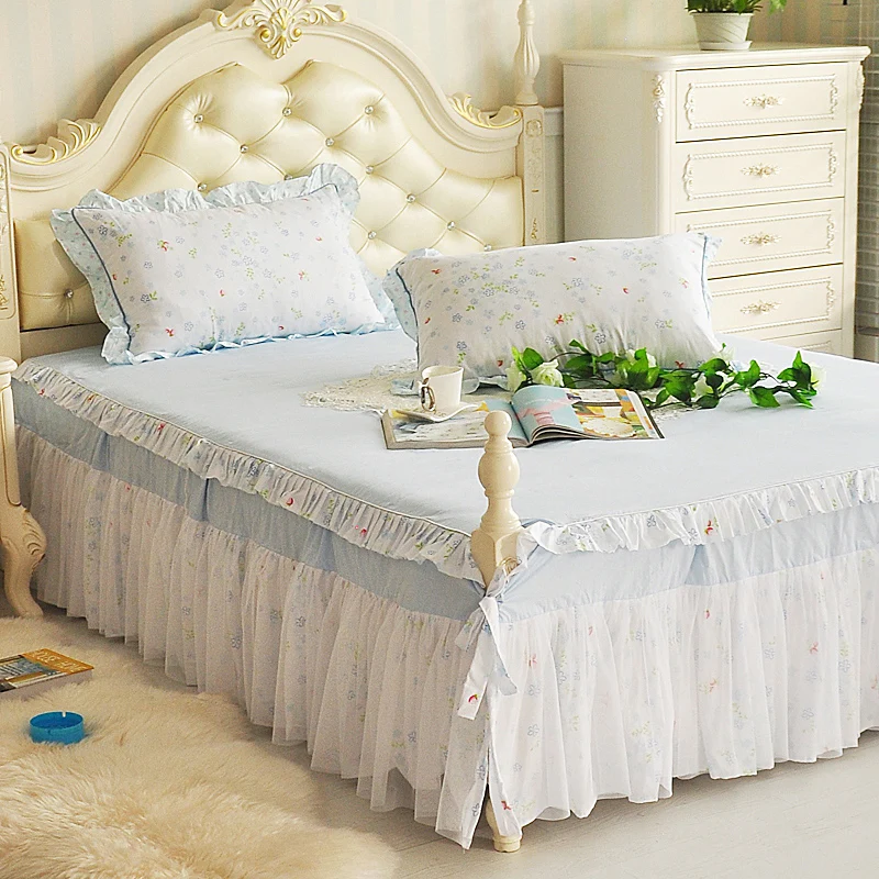 Двуспальный комплект постельного белья из хлопка с кружевной накидкой и юбкой