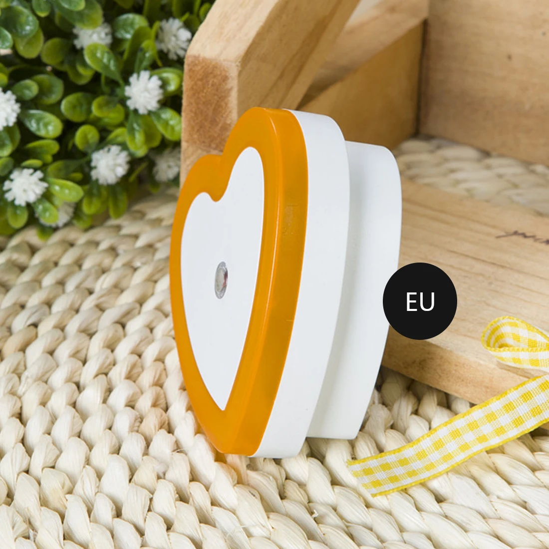 

LED Night Light Induction Sensor Control Bedroom Romantic Night Lights Bed Lamp Heart Shape 110-220V EU Plug Sleep Light