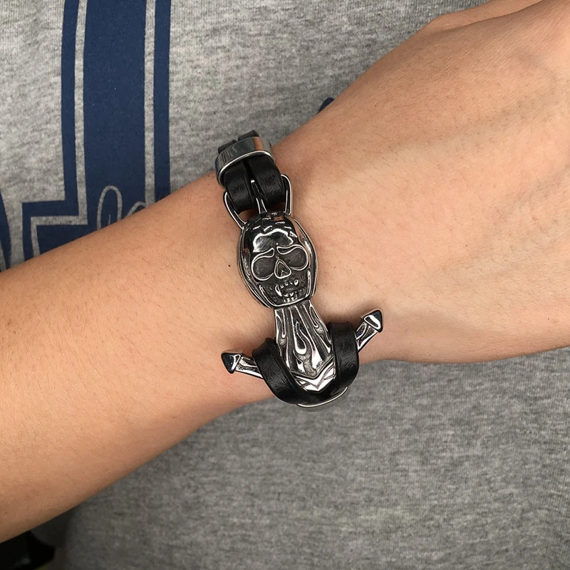 Браслет трендовый мужской классический призрак-острие из кожи с множеством кругов черного цвета в стиле кул чарм PW782H.