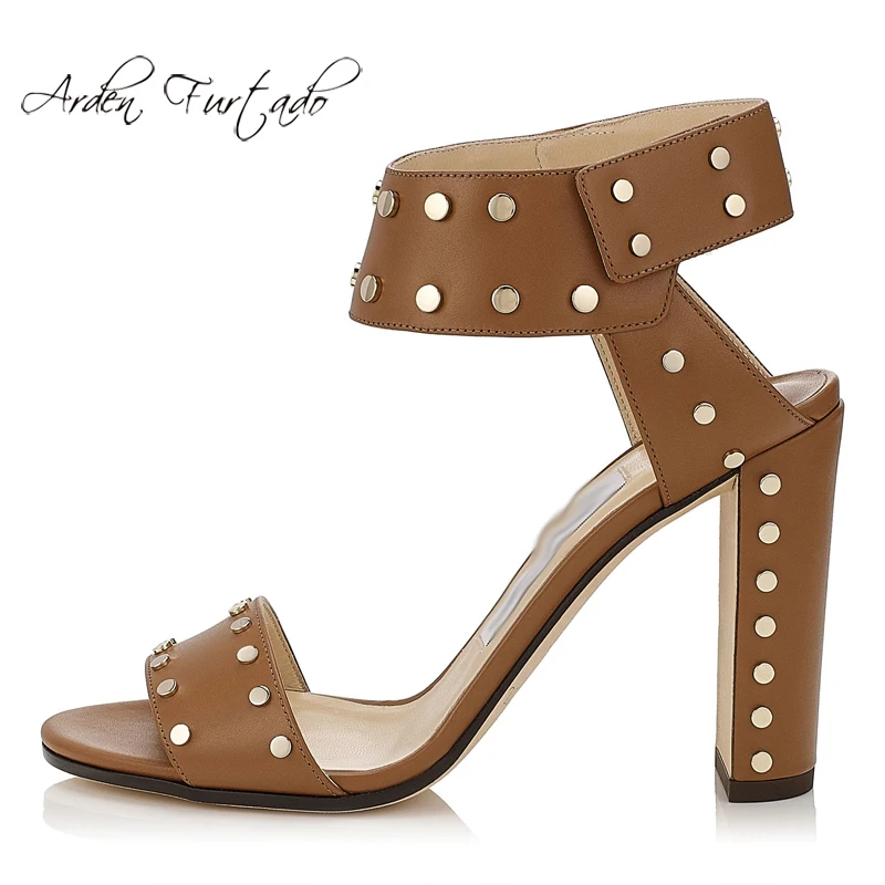 Лето 2019 модная женская обувь с металлическими украшениями Не сужающийся книзу