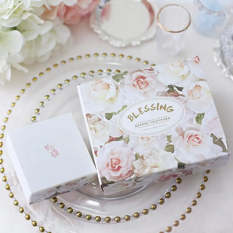

30pcs/lot White Rose Paper Gift Packaging Box Wedding Engagement Gift Candy Boxes Home Party Birthday Box 8*8*4cm