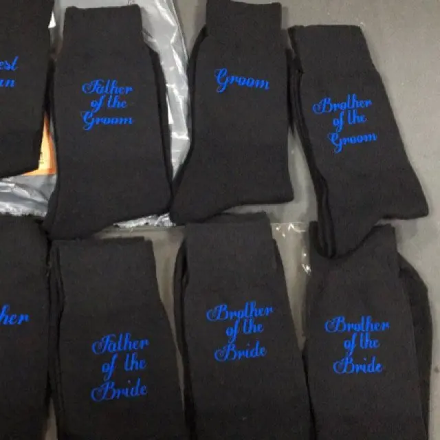 Изготовленные по индивидуальному заказу именные носки для жениха команды