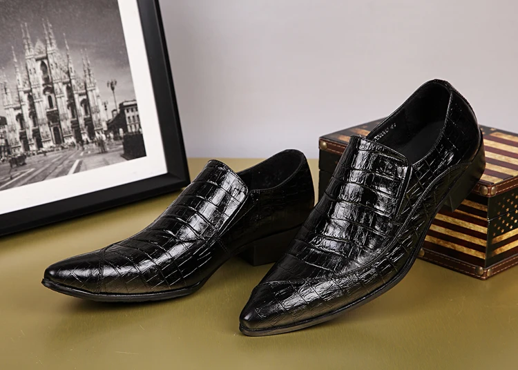 Мужская модель крокодиловой кожи обувь с острым носком деловая для офиса