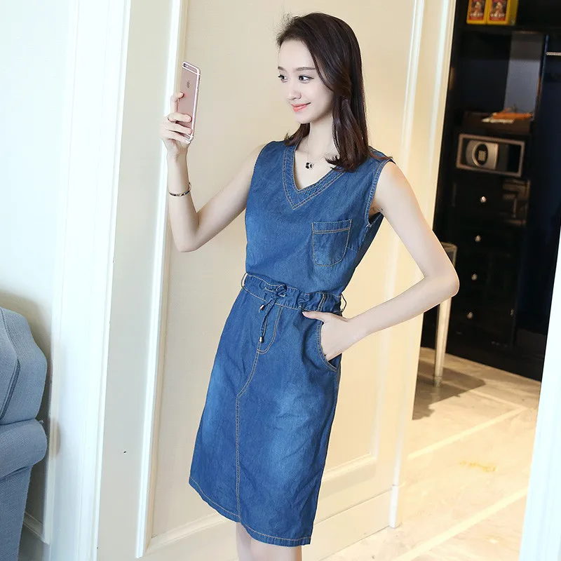 Женское джинсовое лоскутное платье повседневное голубое мини трапециевидной