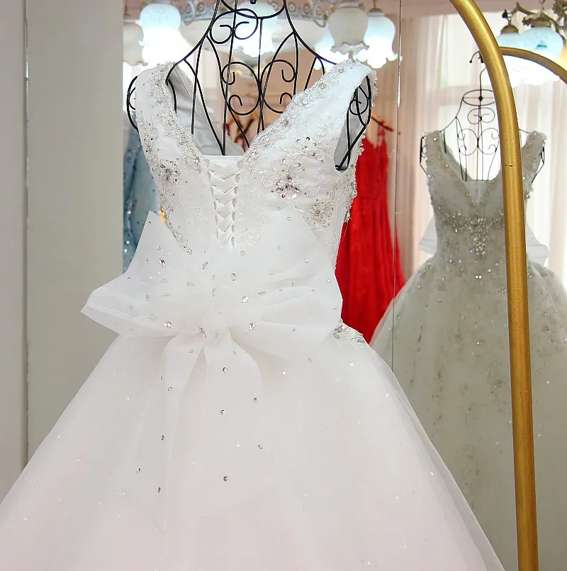 Платье для свадьбы без рукавов с цветочным узором и треугольным вырезом | Свадьбы