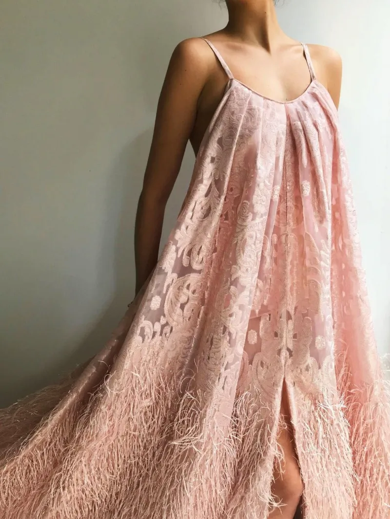 Attractive Prom Dresses Spaghetti Lace Appliques Feather Side Split A Line Evening Gowns Backless Sweep Train Guest Party Dress