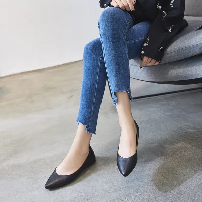 Новинка 2018 года кожаная модная женская обувь тонкие туфли Универсальная для