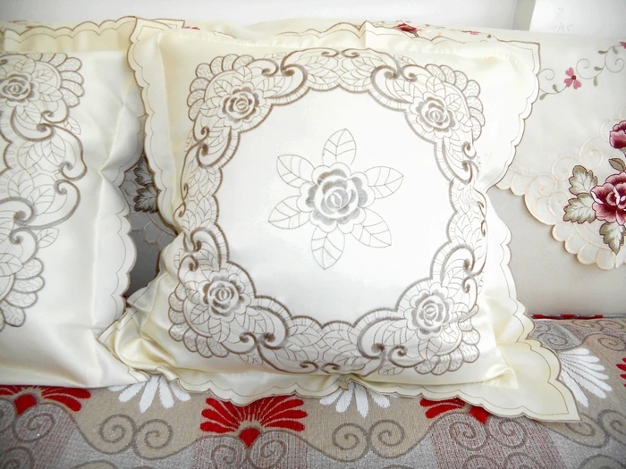 Чехол-наволочка с цветочной вышивкой из натурального хлопка | Дом и сад