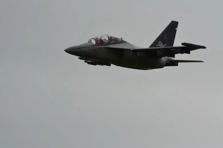 Freewing 90 мм Yak130 RC Jet PNP FJ3011
