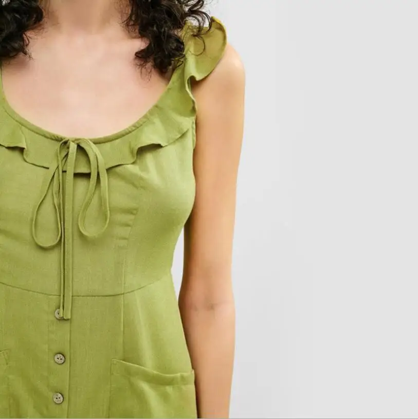 Летнее модное крутое короткое платье на бретелях с оборками женская