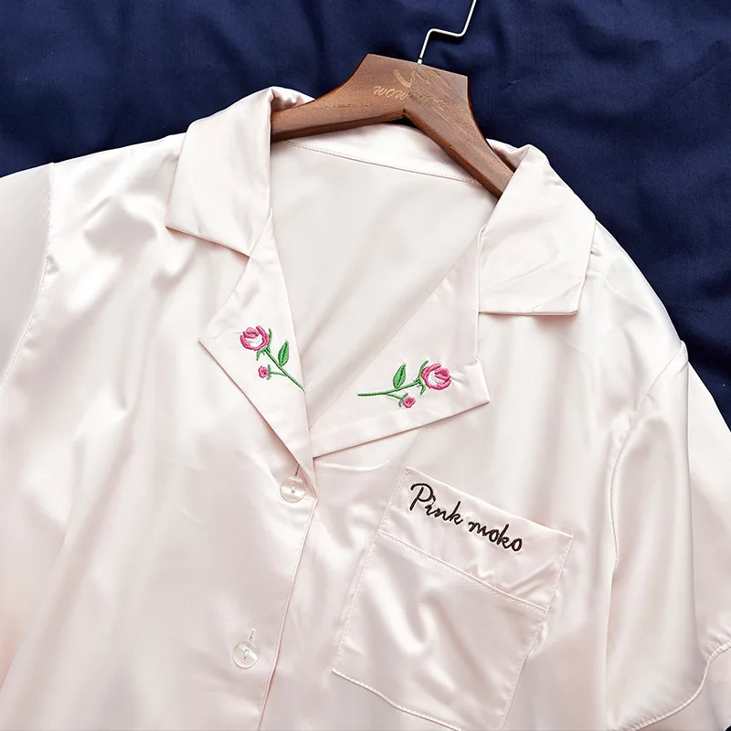 Женская летняя пижама из искусственного шелка с короткими рукавами и вышивкой