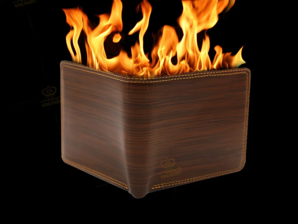 Крупный план роскошный высококачественный бумажник из огня магический реквизит
