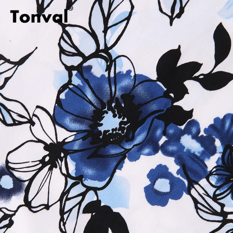 Женское винтажное платье Tonval белое хлопковое с синими цветами расклешенное в